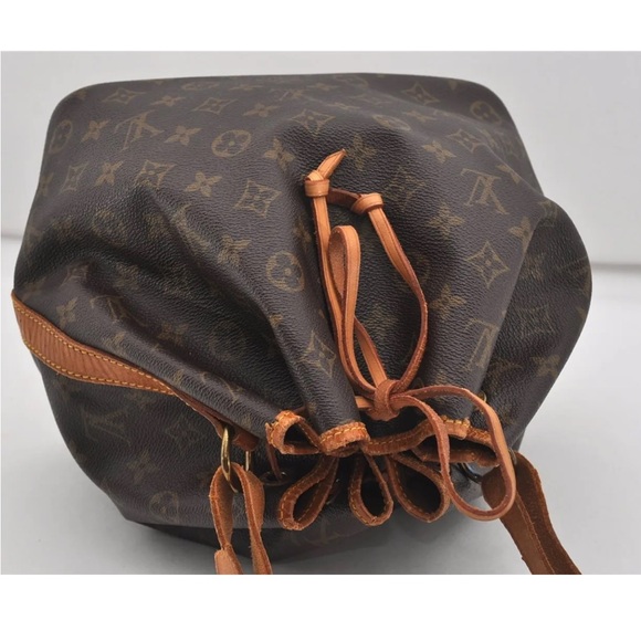 Authentic Louis Vuitton
Monogram Petit Noe M42226
Shoulder Drawstring Bag - Picture 3 of 14